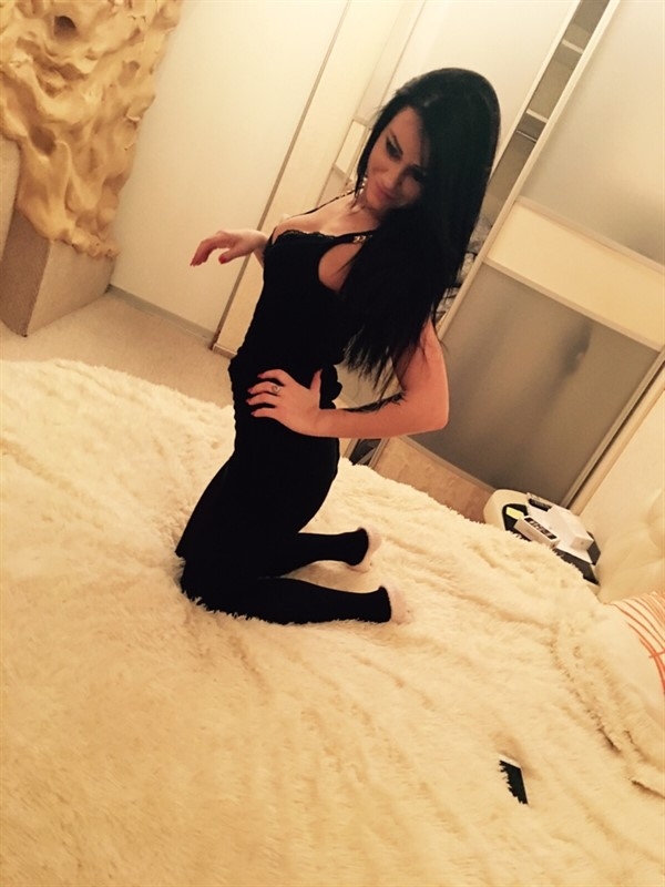 У меня есть много возможностей, чтобы сделать наше свидание незабываемым. В Москве я живу уже несколько лет и знаю все его секреты. Мои услуги включают умение доставить удовольствие и расслабление, и я обещаю, что ты останешься доволен. Мои клиенты всегда оставляют положительные отзывы о нашей встрече. Посмотри мои фото, и ты поймешь, что выбрал самую лучшую. 🌟💋🔥 24454, 20 лет